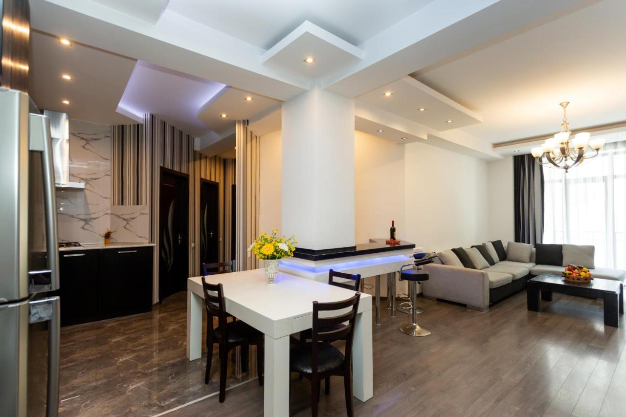 Two Bedroom Apartment In The City Center Tbilisi Ngoại thất bức ảnh